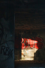 Graffiti en un edificio abandonado