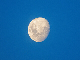 Luna en el cielo (moon in the sky)
