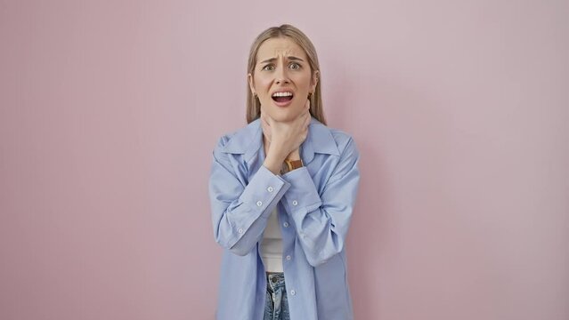 Young blonde woman in pain, suffocating from intense strangle over isolated pink background - health problem or asphyxiate concept