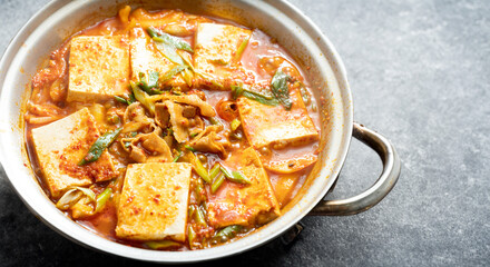 Spicy tofu stew with meat	