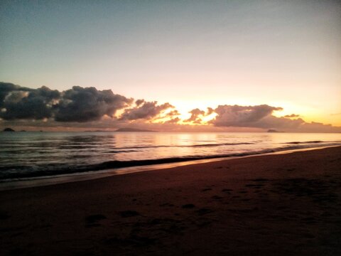 sunrise image at the beach