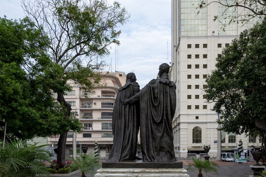 View of the Rotonda Hemicircle, a monument erected to honor the historic meeting where the liberators Sim&oacute;n Bol&iacute;var and Jos&eacute; de San Mart&iacute;n gathered in 1822 in Guayaquil, Ecuador