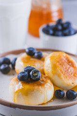 Cheesecakes served with berries and honey