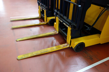 フォークリフト