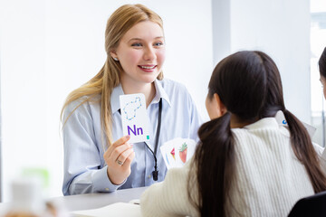小学生と外国人講師　foreign lecturer