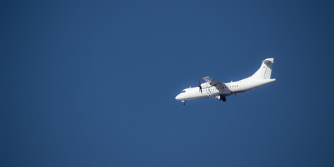 airplane preparing the landing