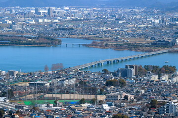 Obraz premium 琵琶湖にかかる近江大橋