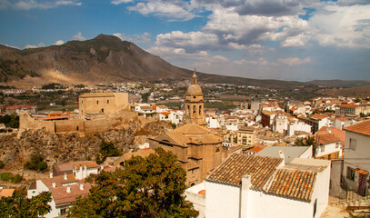 Vista de la ciudad de Loja desde el mirador Isabel I de Castilla. Vista de las casas, iglesia de la...