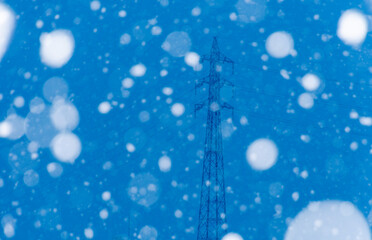 雪と鉄塔