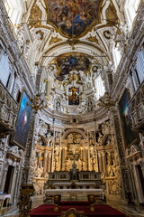 Fototapeta na wymiar Altare , con particolari architettonici , della chiesa di Gesù a Palermo