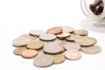 白背景の色々な国のコイン