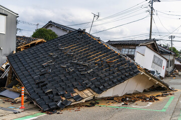 能登半島地震 倒壊した家屋