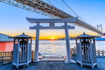 冬の和布刈神社と関門橋と夕日　福岡県北九州市　Mekari Shrine, Kanmon Bridge and sunset in winter. Fukuoka Pref, Kitakyusyu City.