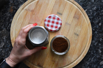 Moka kettle for preparing coffee
