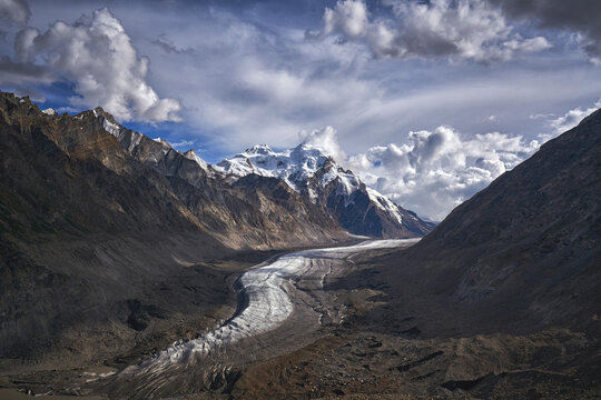Penzi La mountain pass in Ladakh