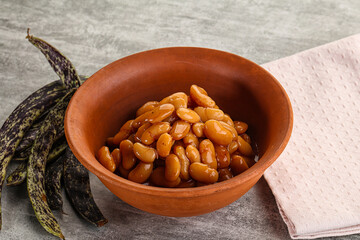 Canned white bean in tomato sauce