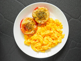 Roasted tomatoes with mozzarella cheese and scrambled eggs
