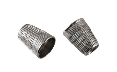 vintage and used silver thimble on white (CLIPPING PATH) - obrazy, fototapety, plakaty