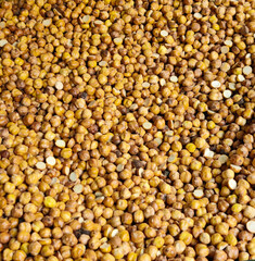 Roasted chickpeas are a delicious and nutritious snack made from chickpeas, also known as garbanzo beans. After being drained, rinsed, and dried, the chickpeas are seasoned with various herbs.