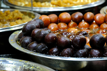 Indore Sarafa Bazaar, India’s Midnight Food capital of Madhya Pradesh, A treat for Foodies.