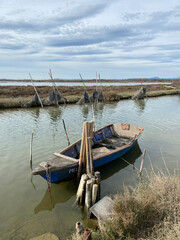 Barque de pêche sur l'étang de l'Or, proche de Mauguio