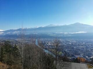Vistas a Innsbruck desde la cordillera nevada de Norkdette, Austria