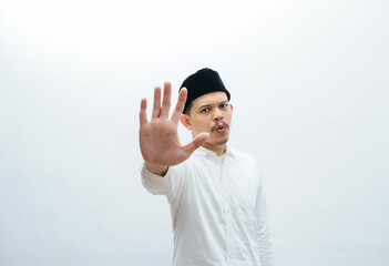 Naklejka premium Asian muslim man showing no or stop sign