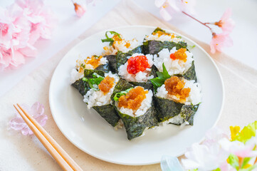 魚卵の海苔巻き　