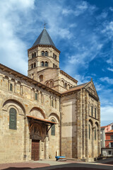 Fototapeta na wymiar Basilica of Notre-Dame du Port, Clermont-Ferrand, France