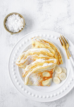 Pancakes with vanilla cheese and bananas