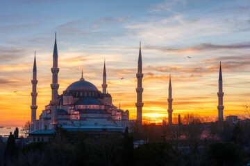 Fototapeta na wymiar Sunset over The Blue Mosque (Sultanahmet Camii) in Istanbul, Turkey.