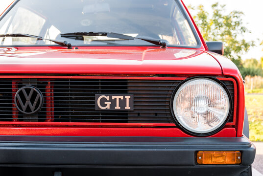 Face avant d'une Volkswagen Golf GTI Mk1