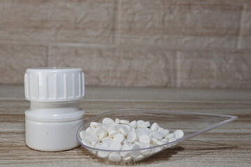 Fototapeta na wymiar medicamento envase blanco pastillas medicacion