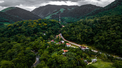 PETAR Mata Atlântica Parque Nacional Cavernas Ecoturismo Preservação Ambiental Natureza Trilhas Aventura Biodiversidade Turismo Sustentável Rios Cascata Flora Fauna Belezas Naturais Caminhadas Drone