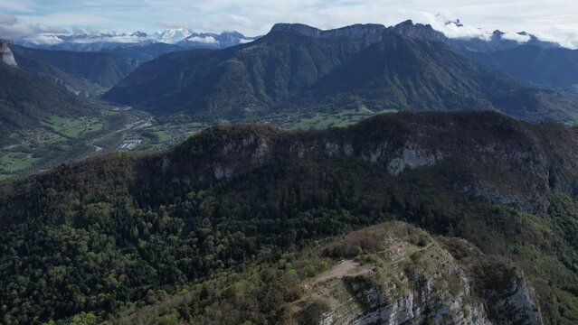 Les Aravis, le Mont Baret et la Dent du Cruet depuis le Mont Veyrier
