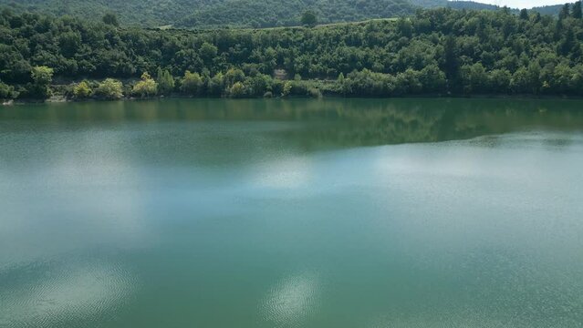 Vista a&eacute;rea del embalse de Ordunte, Valle de Mena, Norte de Burgos, Espa&ntilde;a