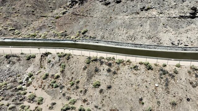 Aerial shot of the Los Angeles Aqueduct running through Owen&rsquo;s Valley at the base of the Sierra Nevada Mountains in California. The aqueduct supplies water to Los Angeles and Southern California.