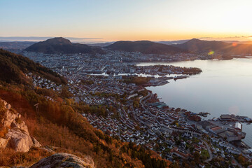 Panorama sur la ville de Bergen au coucher du soleil