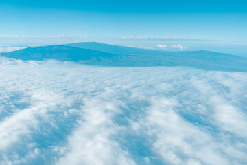 Fototapeta premium Aerial photography of Honolulu to Hilo from the plane. From left to right: Mauna Kea, Mauna Loa, and Hualalai. Hawaii island 