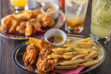 揚げ物　パーティー　楽しい