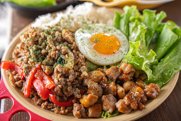 美味しそうな食事
