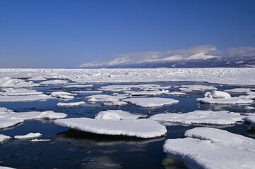 知床の流氷 © 聡 足立