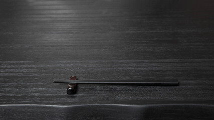 箸のある黒い座卓の背景、和風のテーブル