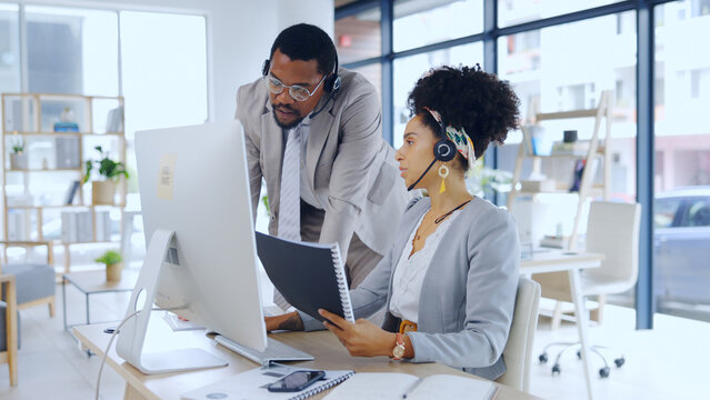 Computer, telemarketing and call center training with business people in office for orientation. Documents, customer support or service with consultant teaching employee the work process at new job