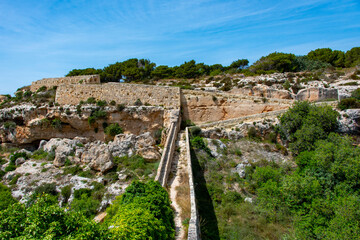 Fototapeta premium Victoria Lines Fortification Walls - Malta