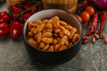 Canned beans in tomato sauce