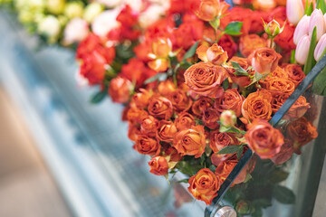 Flower shop, lifestyle, selling flowers, buying flowers, small roses, sunflowers, colorful, fragrance, French life, petty bourgeoisie life,