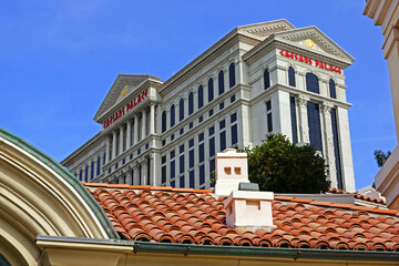 Exterior of Caesars Palace on Las Vegas Boulevard. The Las Vegas mega resort has multiple restaurants, shopping, convention center, casino and almost 4,000 rooms. - obrazy, fototapety, plakaty