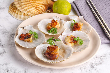 Grilled scallops shell with butter