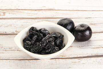 Dry prunes in thw bowl